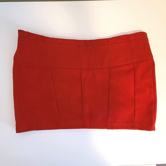 Red mini skirt - Picture 2 of 2